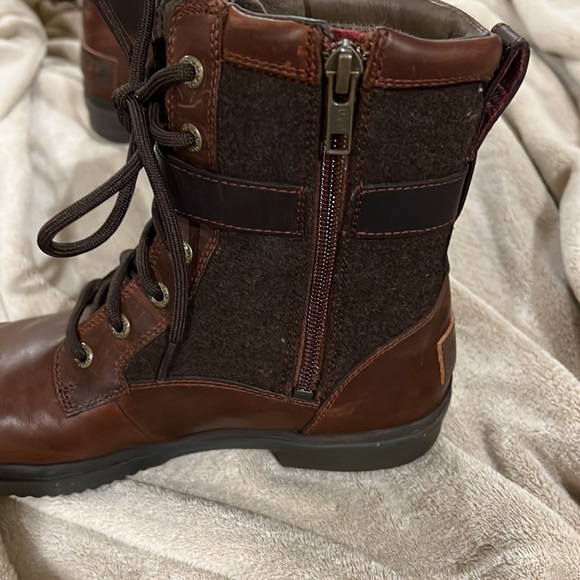 Authentic. Brown UGG W Kesey leather boots w/ zipper closure. - Picture 4 of 8
